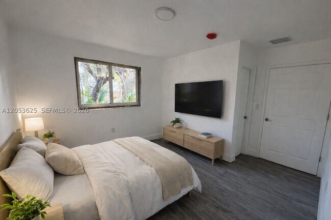 Foto del edificio - 6875 NW 4th Ct