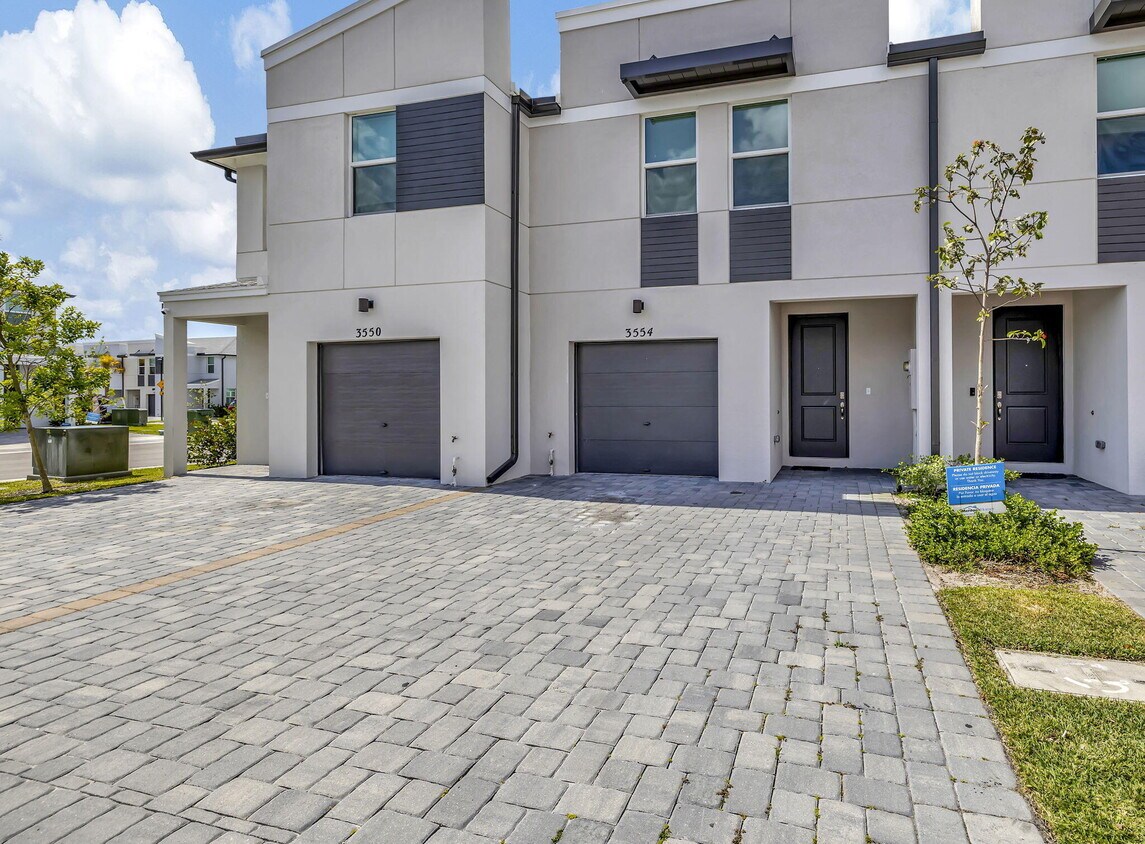 3554 San Bernardino Wy, Palm Springs, FL 33461 Townhome Rentals in