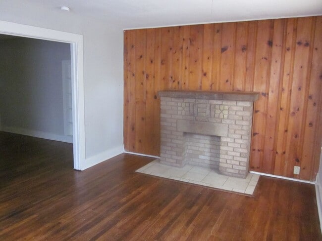 Building Photo - 833 Parker St