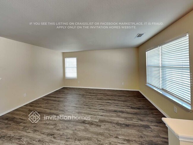 Foto del edificio - 5028 Raymond Dr