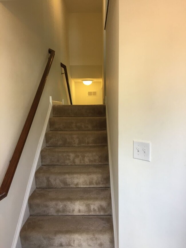 Building Photo - Large, Luxury, Garage Townhome in Hockessi...