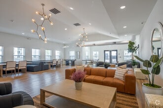 Interior Photo - 98 Penn Place