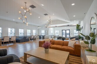 Interior Photo - 98 Penn Place