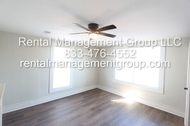 Building Photo - 3 Bedroom, 2 Bath! New on the Market and N...