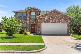 Building Photo - 2432 Chestnut Dr