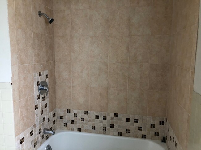 Building Photo - 4 bedroom with finished attic in North Win...