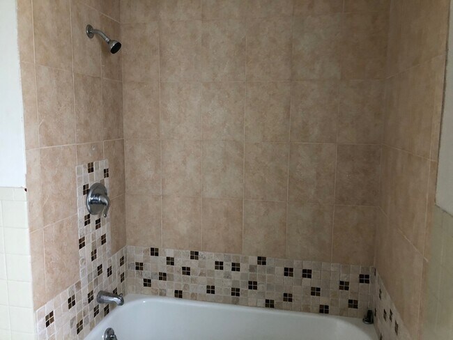 Foto del edificio - 4 bedroom with finished attic in North Win...