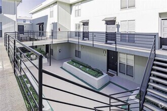 Building Photo - 4211 Holland Ave