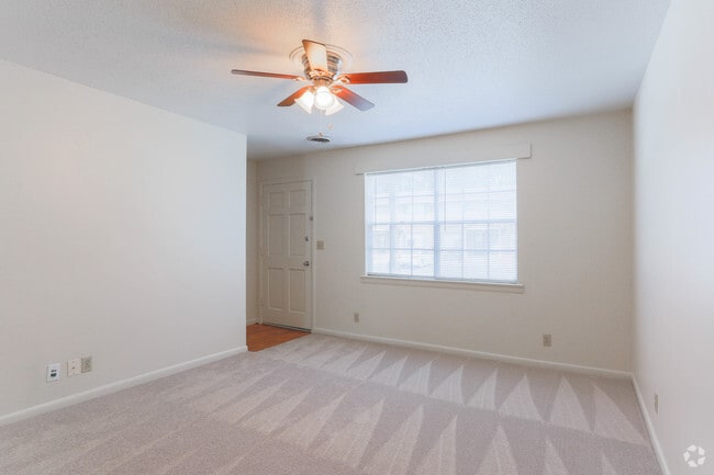 1BR, 1.5BA - 780 SF - Arbordale Apartments