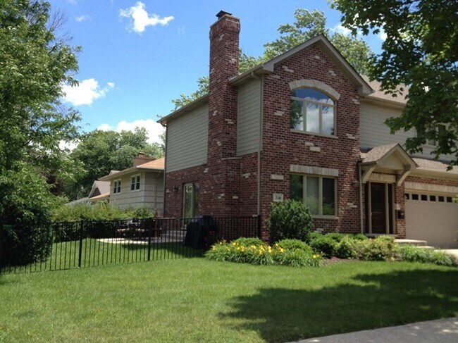 Foto del edificio - 217 W Quincy St