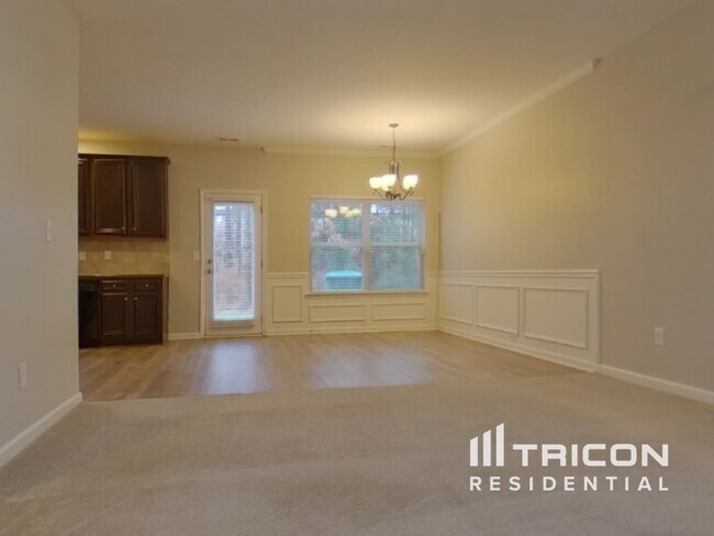 Building Photo - 206 Hidden Creek Point