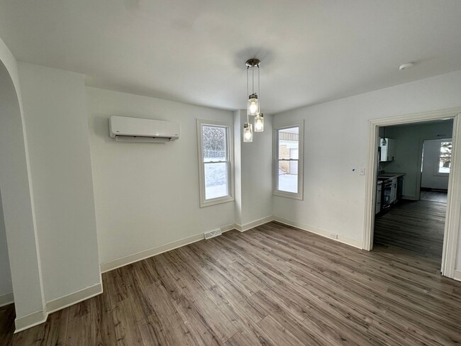 Building Photo - Beautifully Remodeled 3 Bedroom Home in Do...