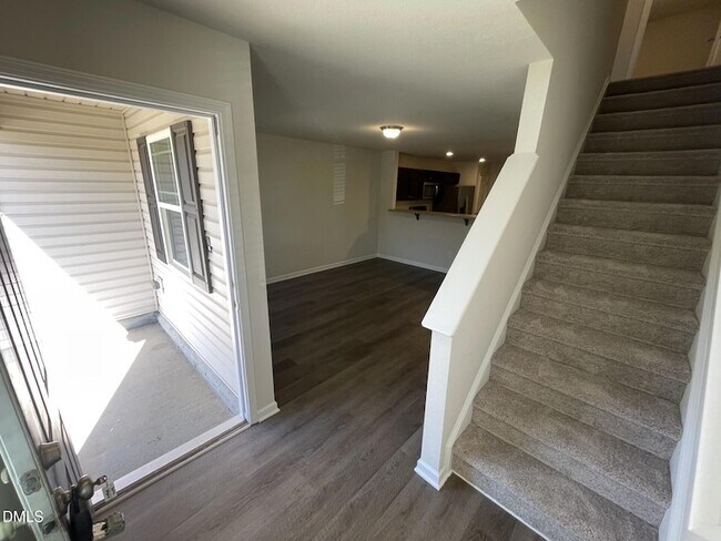 Foto del edificio - 2062 Wiggins Village Dr