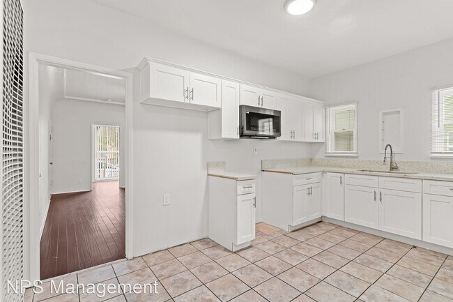 Building Photo - 3 br, 2 bath Apartment - 432-446 Walnut Av...