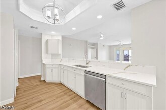 Building Photo - 14819 Laguna Dr