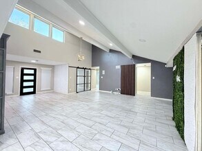 Building Photo - 6610 Campden Dr