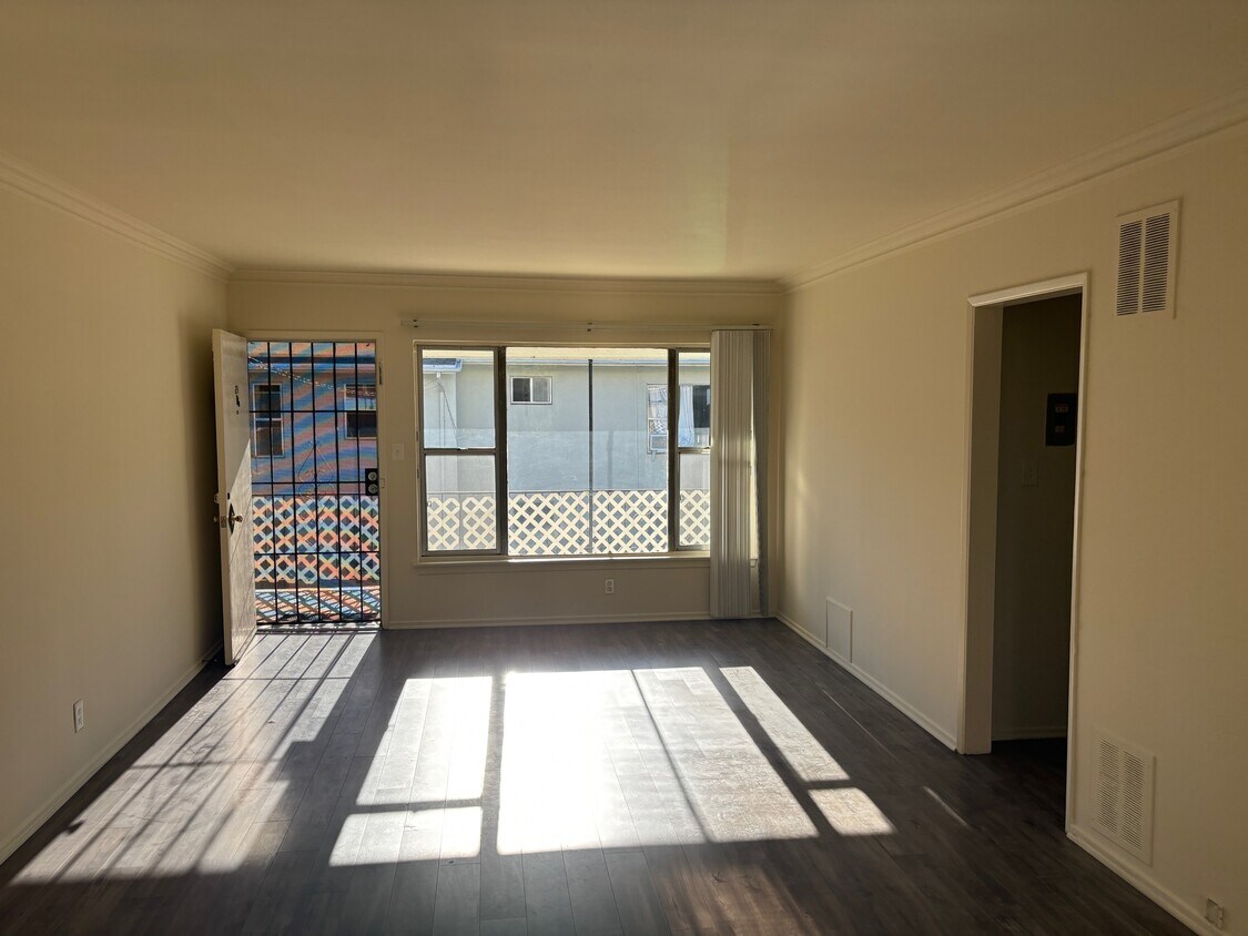 Spacious Living Rm - 3901 7th W St