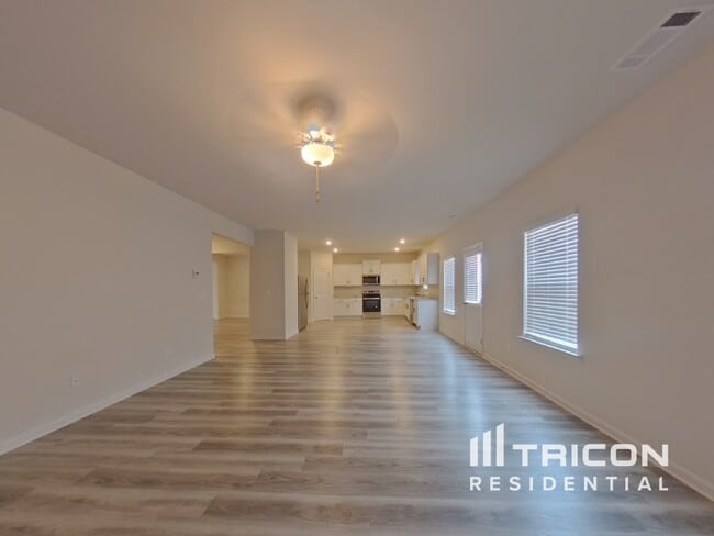 Building Photo - 1013 Claas Wy