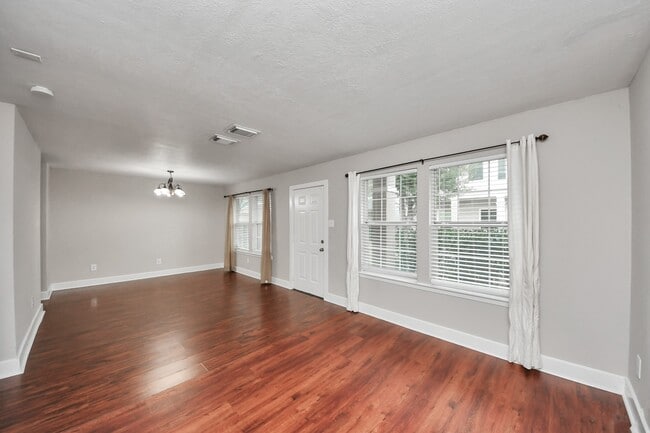 Building Photo - 1536 Kew Garden Dr