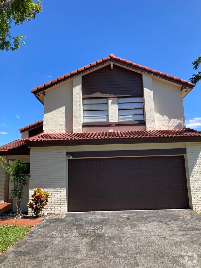 The Moors Apartments for Rent with Extra Storage Hialeah, FL 1