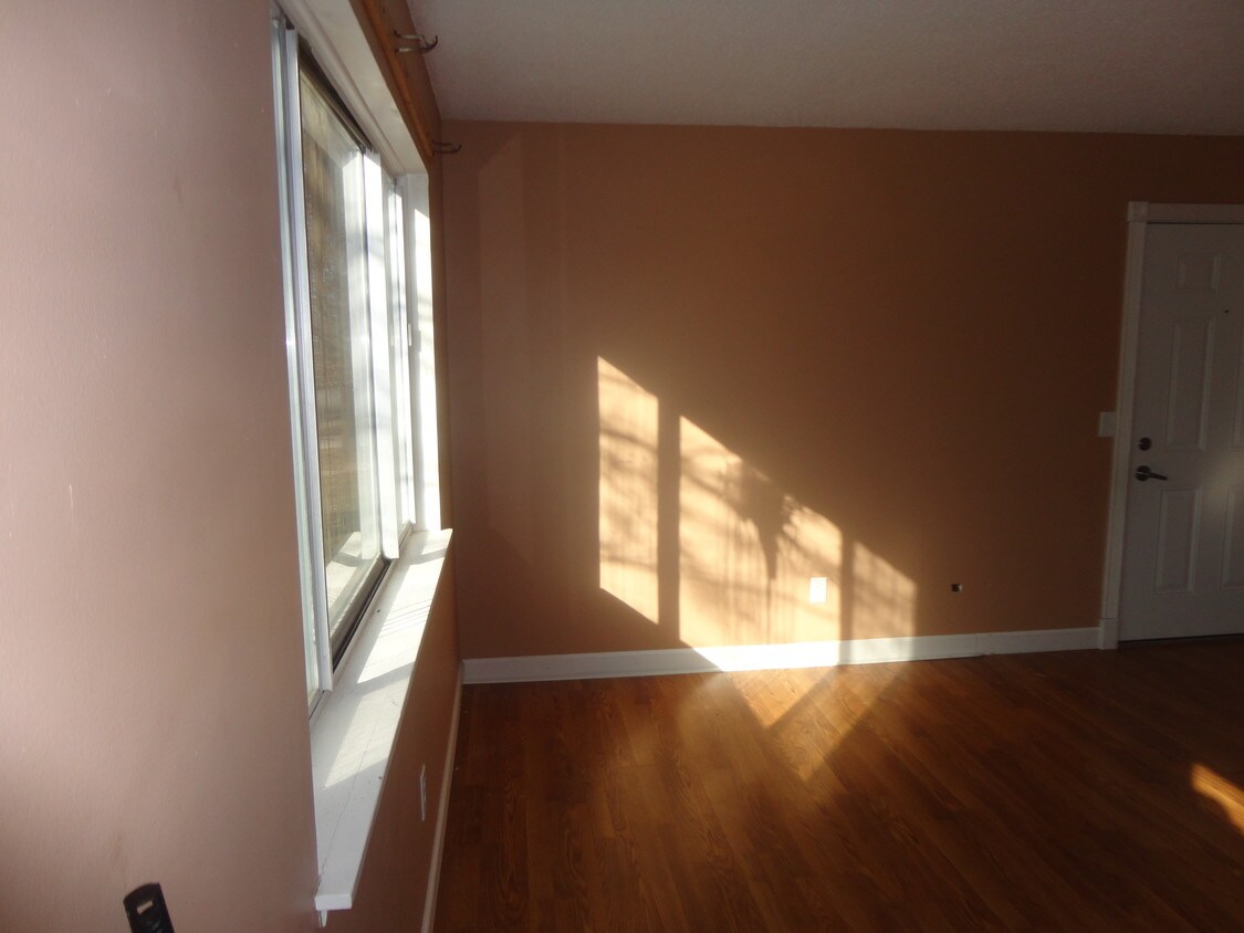 Living room - 3520 Heatherton Dr
