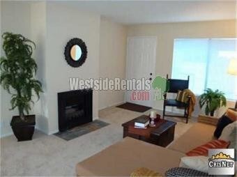 Primary Photo - 10960 Bluffside Dr