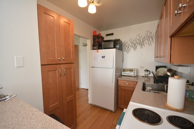 Primary Photo - 88 W Schiller St