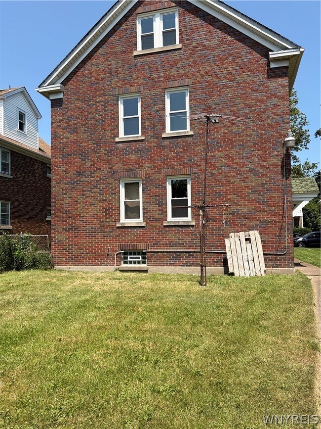 Foto del edificio - 1761 Welch Ave