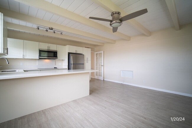 Building Photo - 1 Bedroom 1 Bathroom Upgraded unit in Mano...