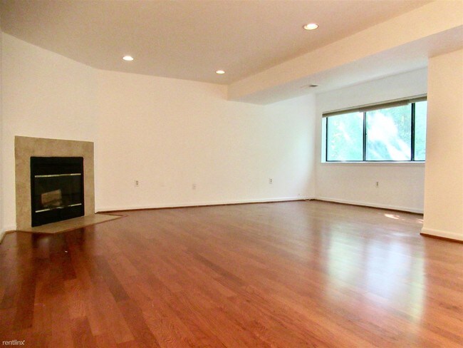 Building Photo - 2 br, 2 bath  - 8009 Greenspring Way Apt F