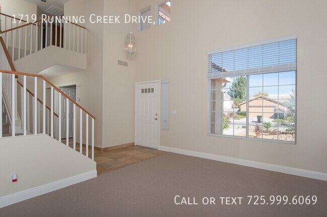 Foto del edificio - 1719 Running Creek Dr