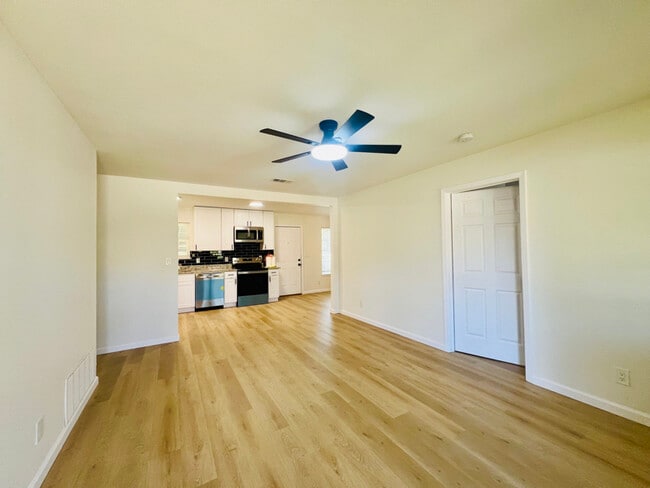 Foto del edificio - 901 Leeper Dr