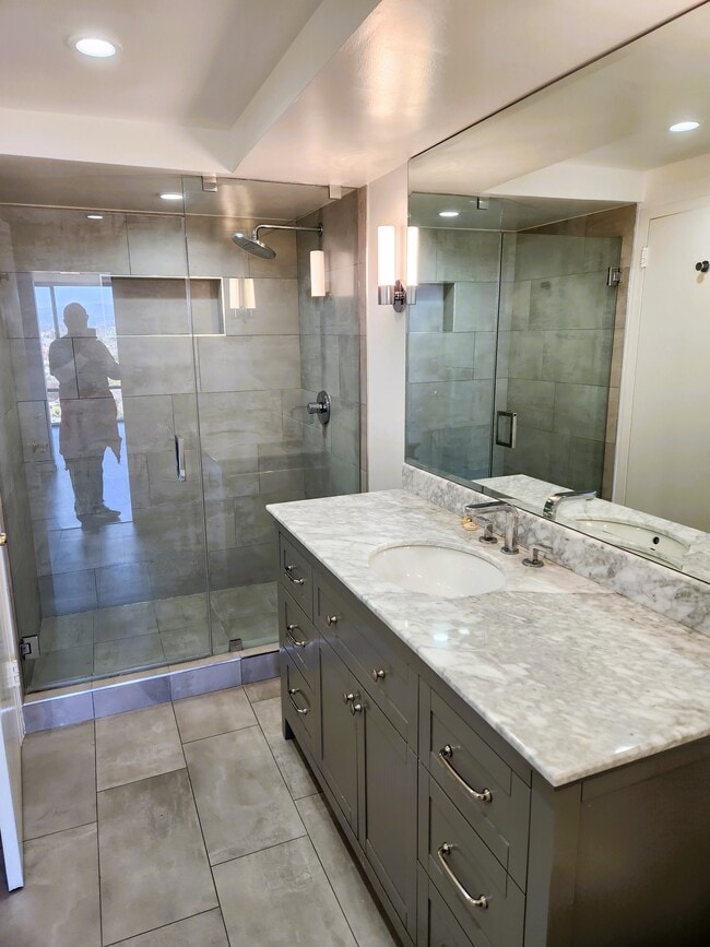 Bathroom - Shower Only - 4337 Marina City Dr