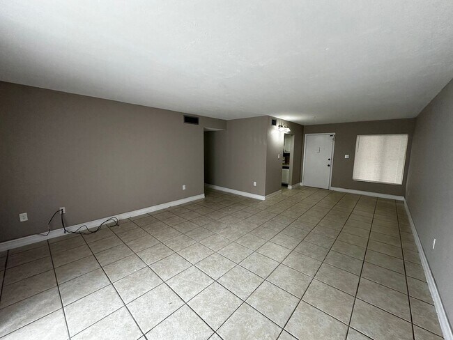 Photo - Green Tee - # 602 Apartment