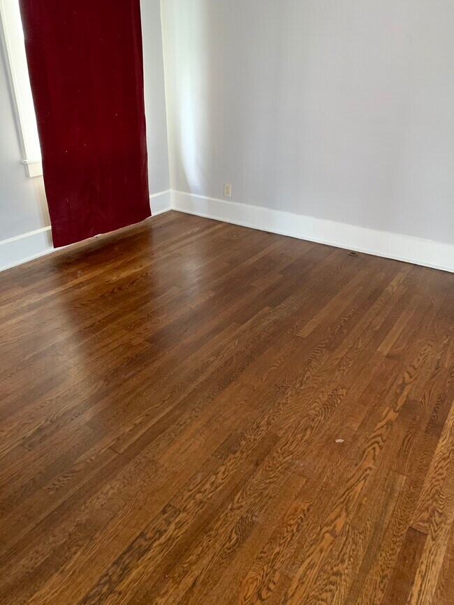 Bedroom - 123 S High St