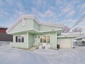 Building Photo - 820 Smythe St