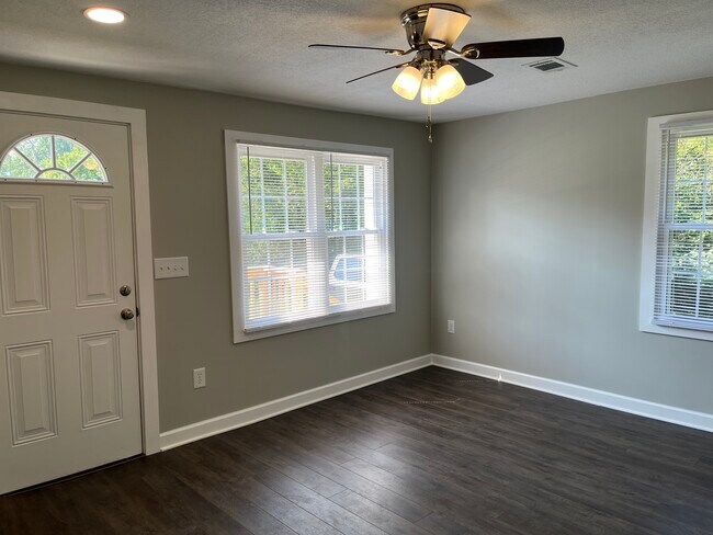 Building Photo - 3114 Mayfield Dr