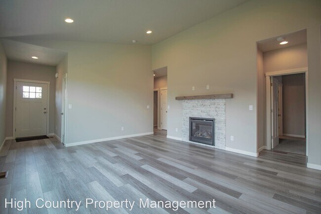 Building Photo - 3 br, 2 bath House - 2911 NW Hemlock Lane