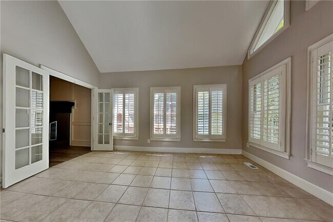 Building Photo - 1231 Kelvington Way SW