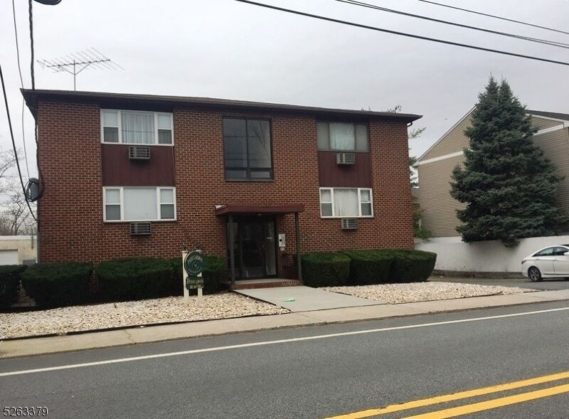 747 Riverside Ave Unit C7, Lyndhurst, NJ 07071 Room for Rent in Lyndhurst, NJ