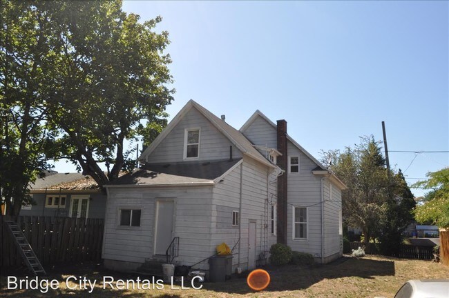 Building Photo - 4924 NE Rodney Ave