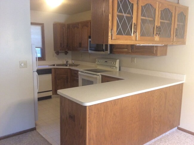 Building Photo - 3 bedroom, 2 bath Condo