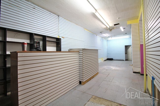 Building Photo - 77 Varet St