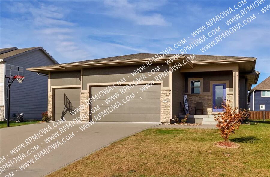 ELEGANT HOME IN WAUKEE! 4 Bedrooms and 3 ... - ELEGANT HOME IN WAUKEE!  4 Bedrooms and 3 ...
