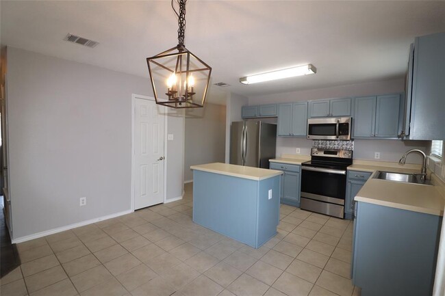Building Photo - 619 Holbrooke St