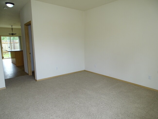 Building Photo - 6307 NE 59th Ct