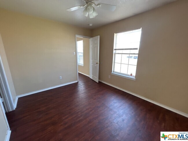 Foto del edificio - 5802 Greengate Dr