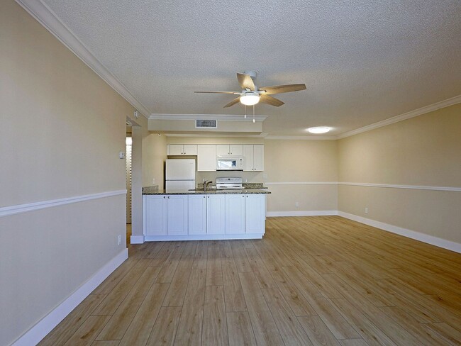 Photo - Mystic Gardens 5319-1915 Apartment