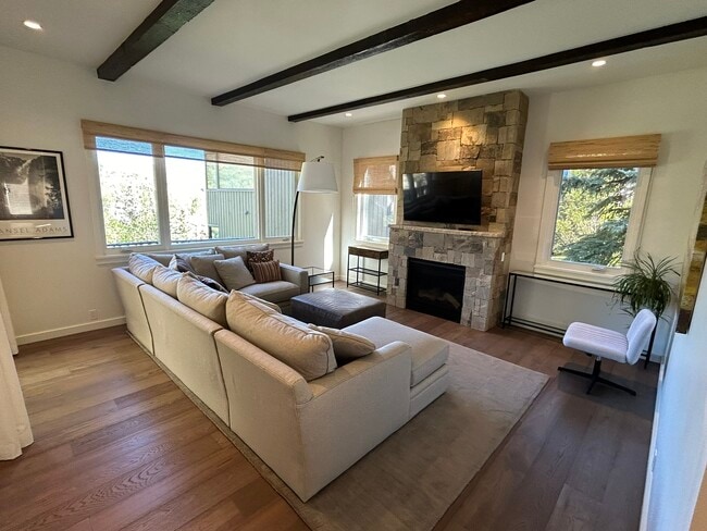 Building Photo - 100 Meadow Ranch Dr