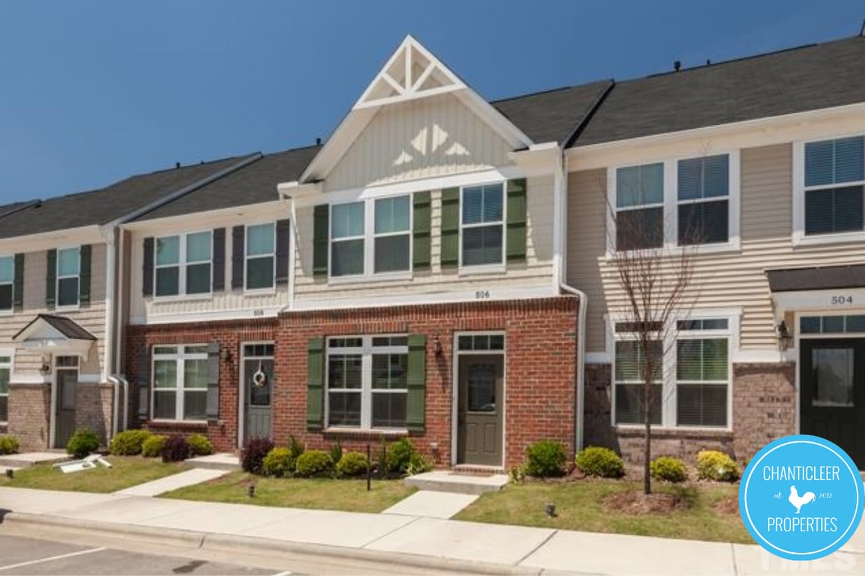 Primary Photo - 506 Berry Chase Way